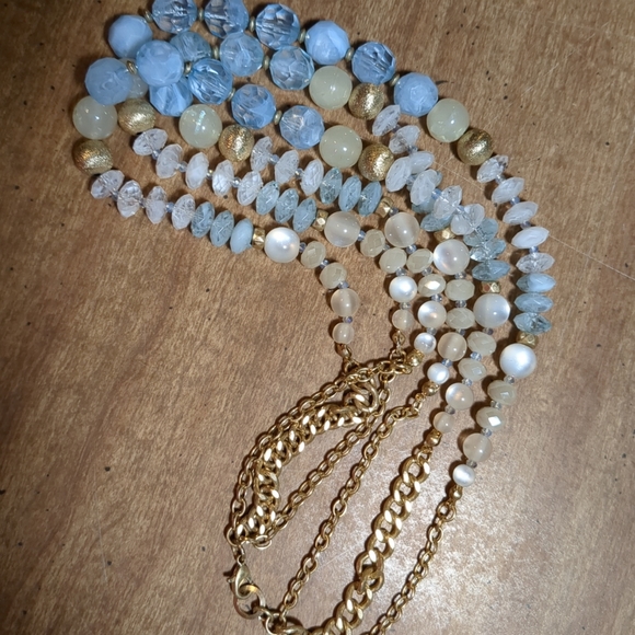 Triple stand vintage blue & white frosted gold tone necklace 18" - Picture 9 of 11